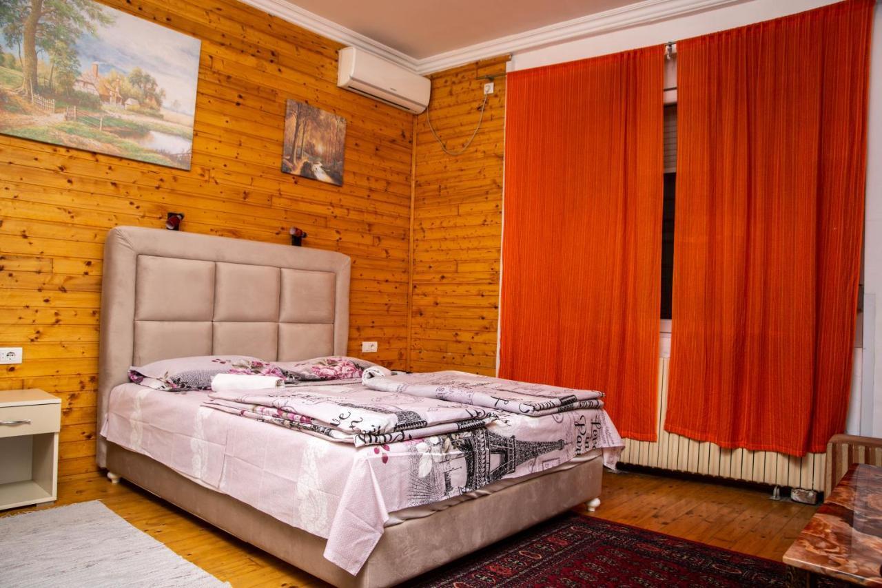 Sobe Sa Sopstvenim Kupatilom Private Rooms Bathroom In Center Novi Sad Exterior photo