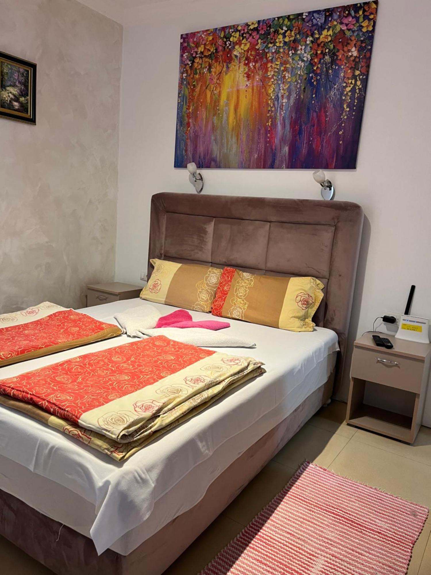 Sobe Sa Sopstvenim Kupatilom Private Rooms Bathroom In Center Novi Sad Exterior photo