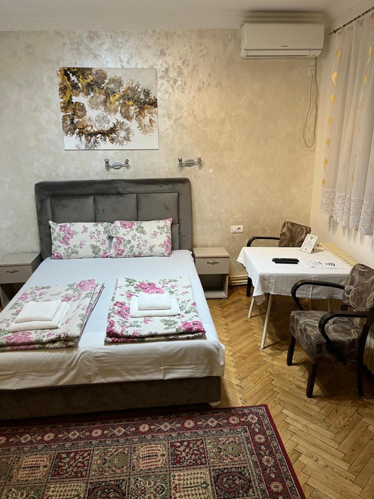 Sobe Sa Sopstvenim Kupatilom Private Rooms Bathroom In Center Novi Sad Exterior photo