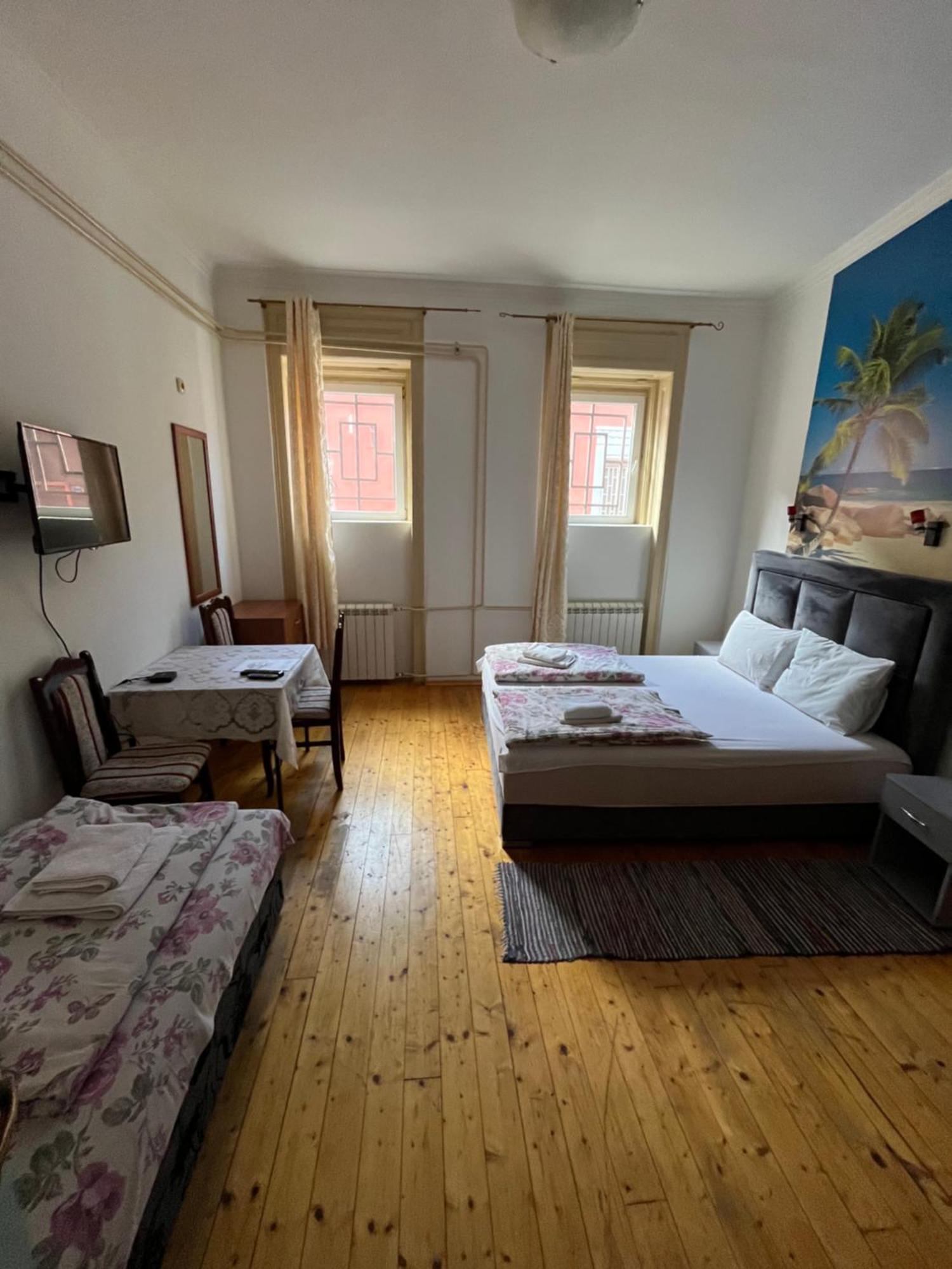 Sobe Sa Sopstvenim Kupatilom Private Rooms Bathroom In Center Novi Sad Exterior photo