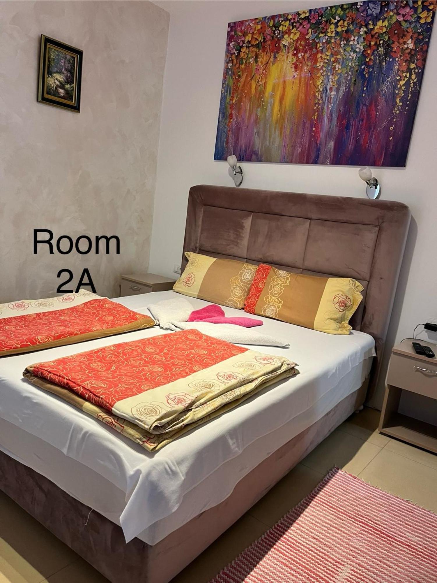 Sobe Sa Sopstvenim Kupatilom Private Rooms Bathroom In Center Novi Sad Exterior photo