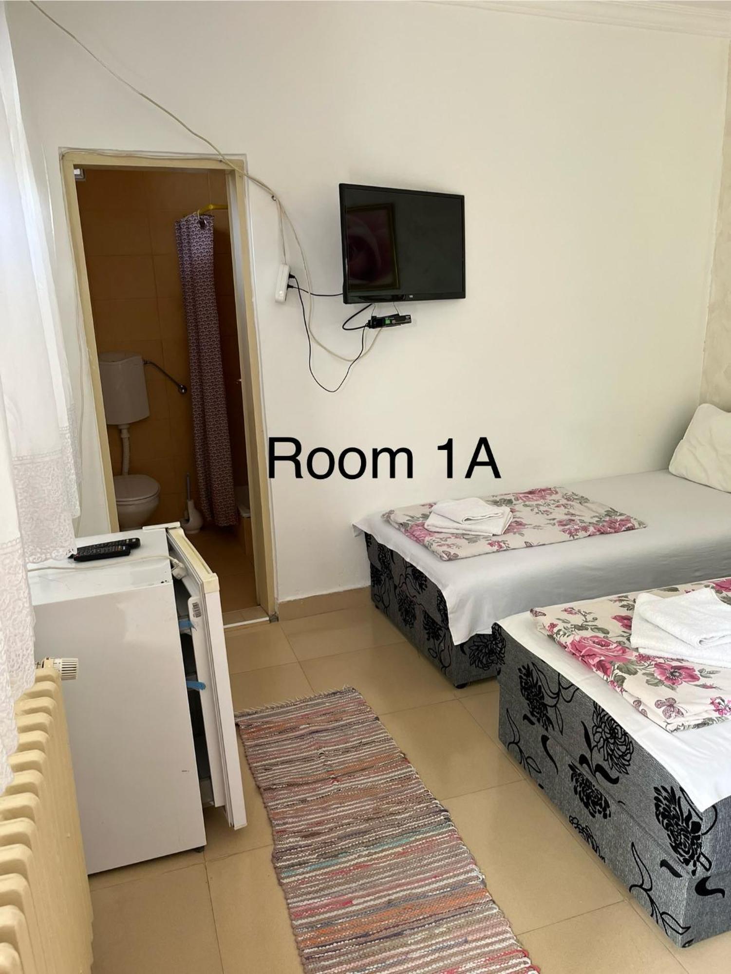 Sobe Sa Sopstvenim Kupatilom Private Rooms Bathroom In Center Novi Sad Exterior photo