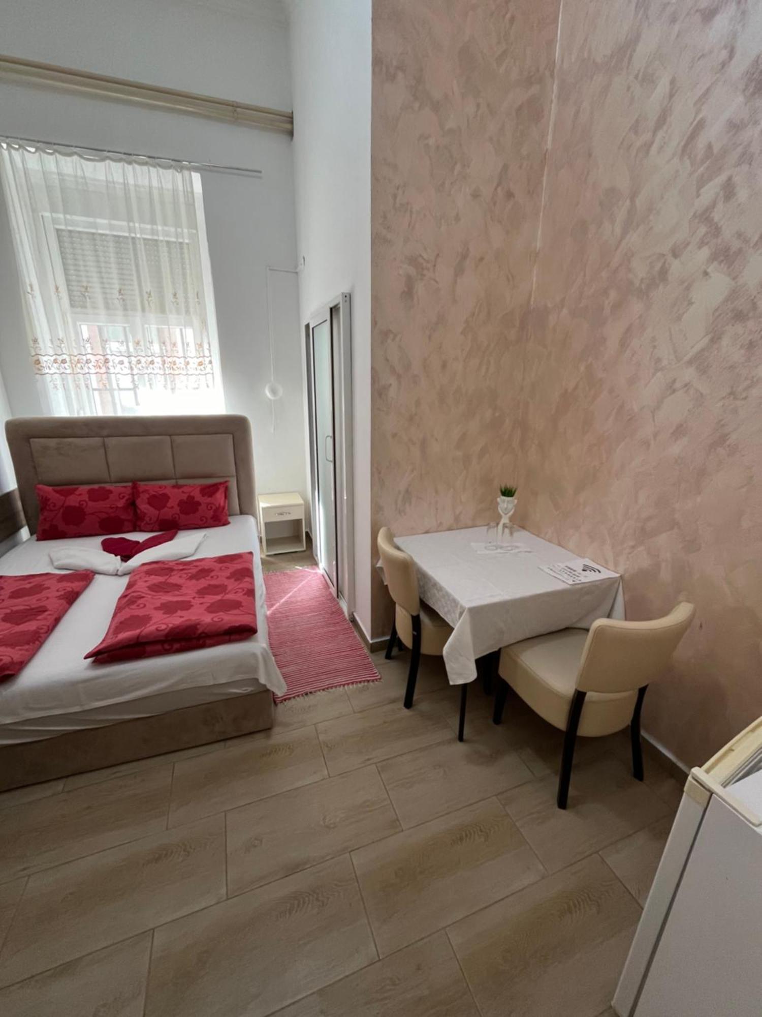 Sobe Sa Sopstvenim Kupatilom Private Rooms Bathroom In Center Novi Sad Exterior photo